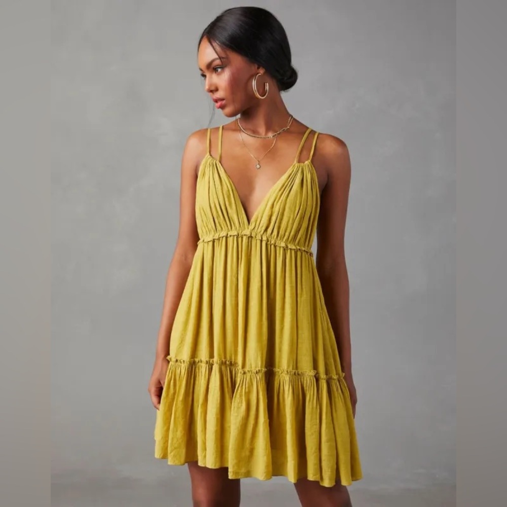 👉🏼LIKE NEW👈🏼 Chartreuse Green Bohemian Flowy Dress Size M